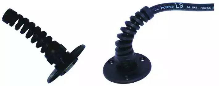 Passe coque pour tuyau flexible direction hydraulique