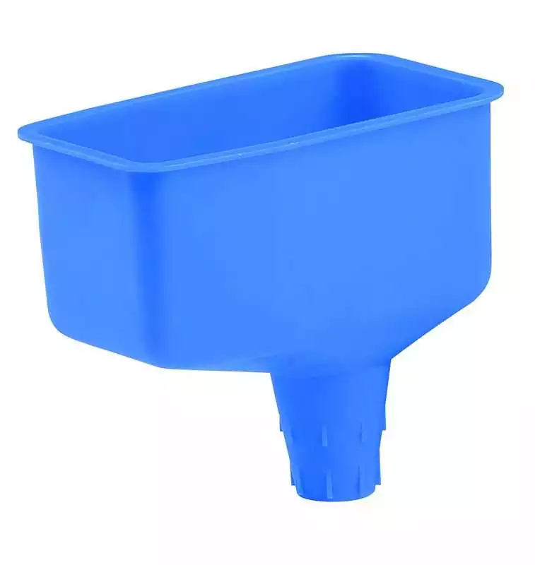 Entonnoir bidon se bloque sur l'orifice de remplissage du moteur et porte le bidon d'huile Entonnoir bidon se bloque sur l'orifice de remplissage du moteur et porte le bidon d'huile