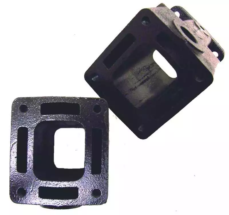Kit de 2 réhausses 6" pour collecteurs Mercruiser coude cent. GM V6 et V8 origine 93322A3