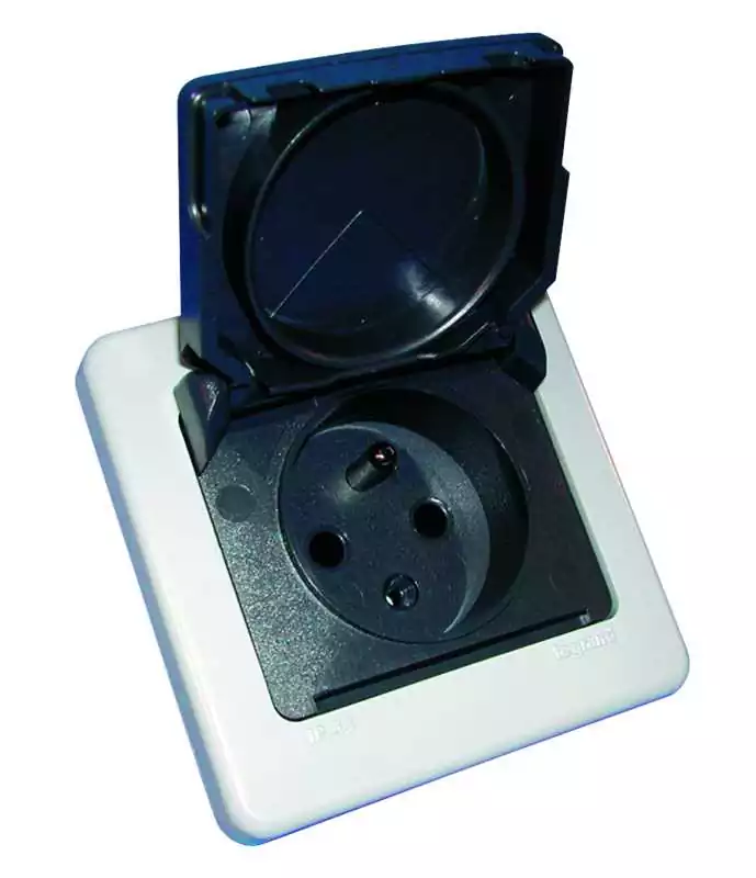 Prise plexo 220V à encastrer 2 phases + terre 16A Câble H07 RNF 3G 2.5mm2