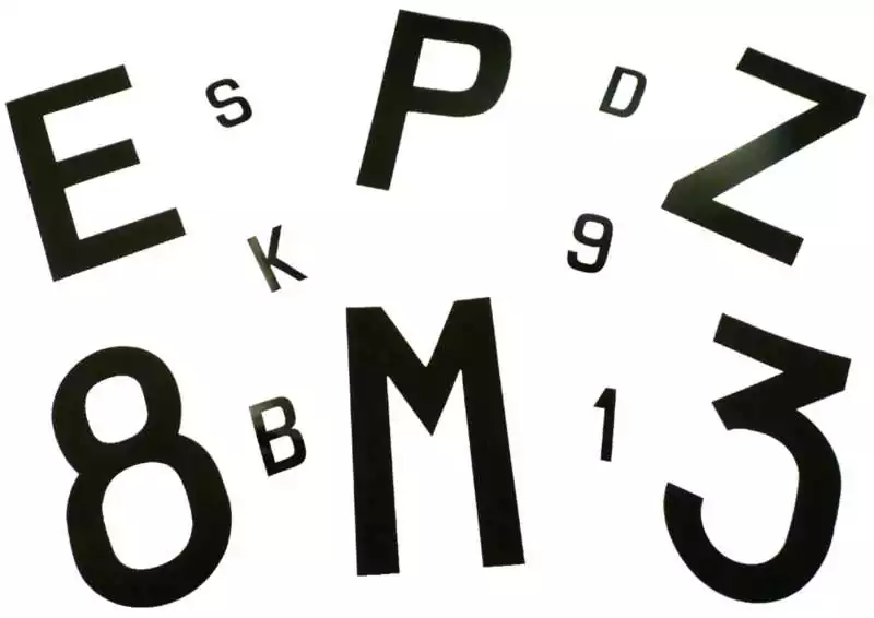 Lettre de marquage adhésive noir hauteur 20cm 10 pièces