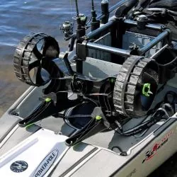 C-Tug R avec roues Kiwi anti-crevaison modèles larges et lourds tous terrains