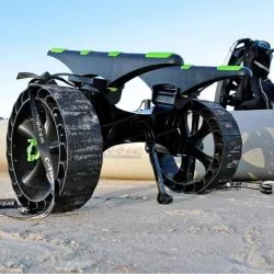 C-Tug R avec roues Sandtrakz efficace sur surfaces sablonneuses